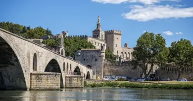 Deux octogénaires retrouvés morts chez eux près d’Avignon