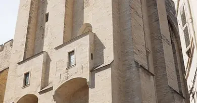Farce de frappe, nez rouge… Les clowns déboulent au Festival d’Avignon
