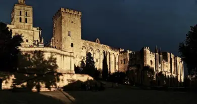 Festival d’Avignon 2025 : le public accuse réception de « La Lettre » de Milo Rau
