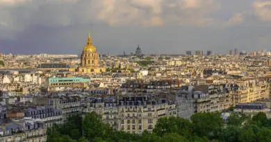 « Le Sommet », à La FabricA du Festival d’Avignon : Christoph Marthaler reste au fond de la vallée… – journal-laterrasse.fr