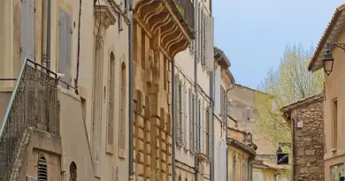 Une Dedeuch mascotte d’un spectacle sur Charlie Chaplin au Festival Off d’Avignon