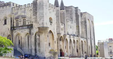 Vidéo. Festival d’Avignon : une journée au cœur du plus grand théâtre de France
