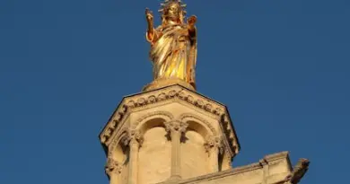 Avignon off 2025 :Le Brasier ou quand les cendres familiales (re)prennent feu
