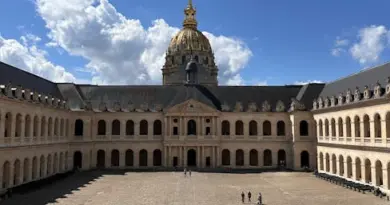 « Taxons les riches »: manifestation contre le défilé Louis Vuitton à Avignon