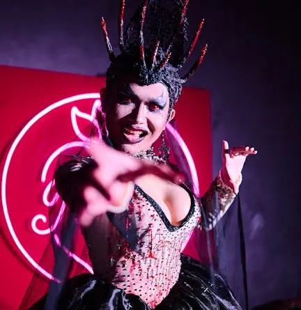 Boby Lapointe, Johnny, Brassens ou un cabaret drag… Ces artistes gardois programmés au festival off d’Avignon