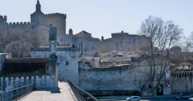 Des parents d’élèves bloquent l’école Saint-Gabriel à Avignon pour demander l’ouverture d’une maternelle